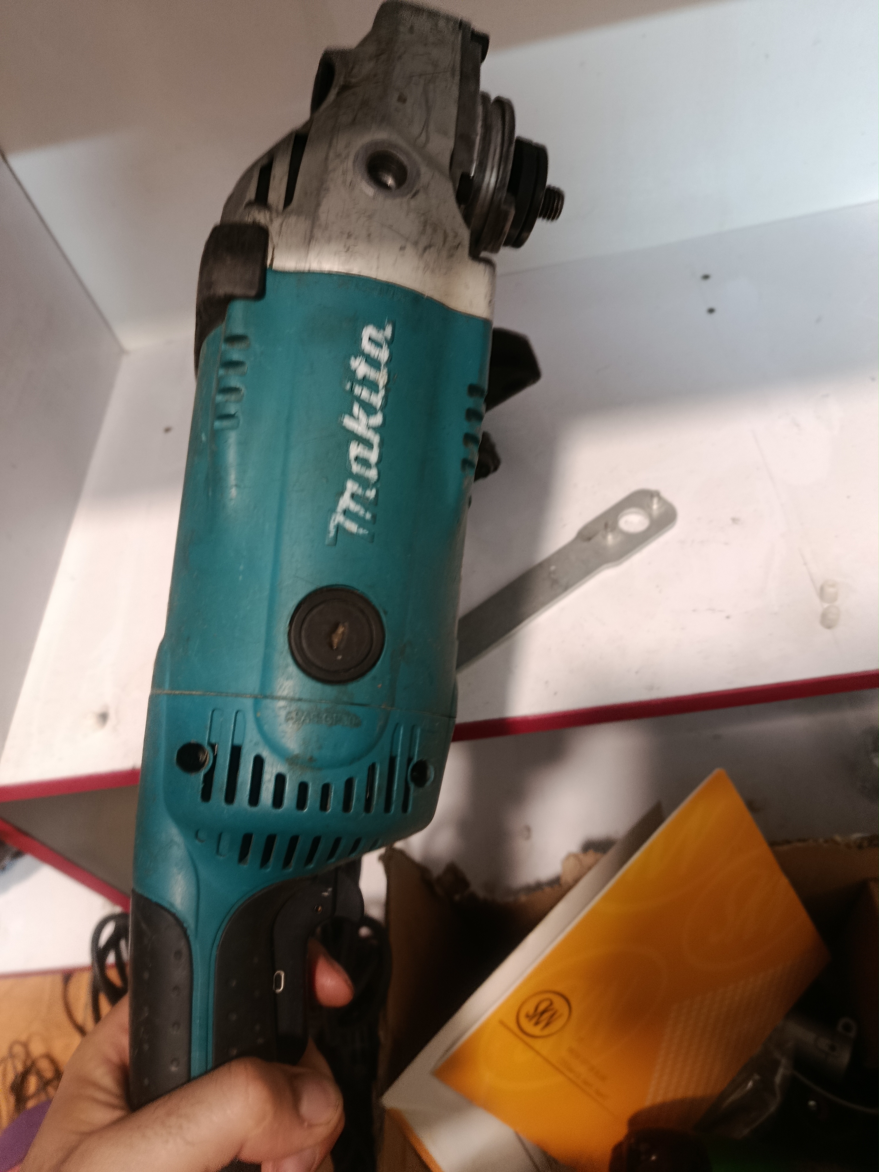 فرز سنگبری ماکیتا مدل GA9020 اصل (استوک)