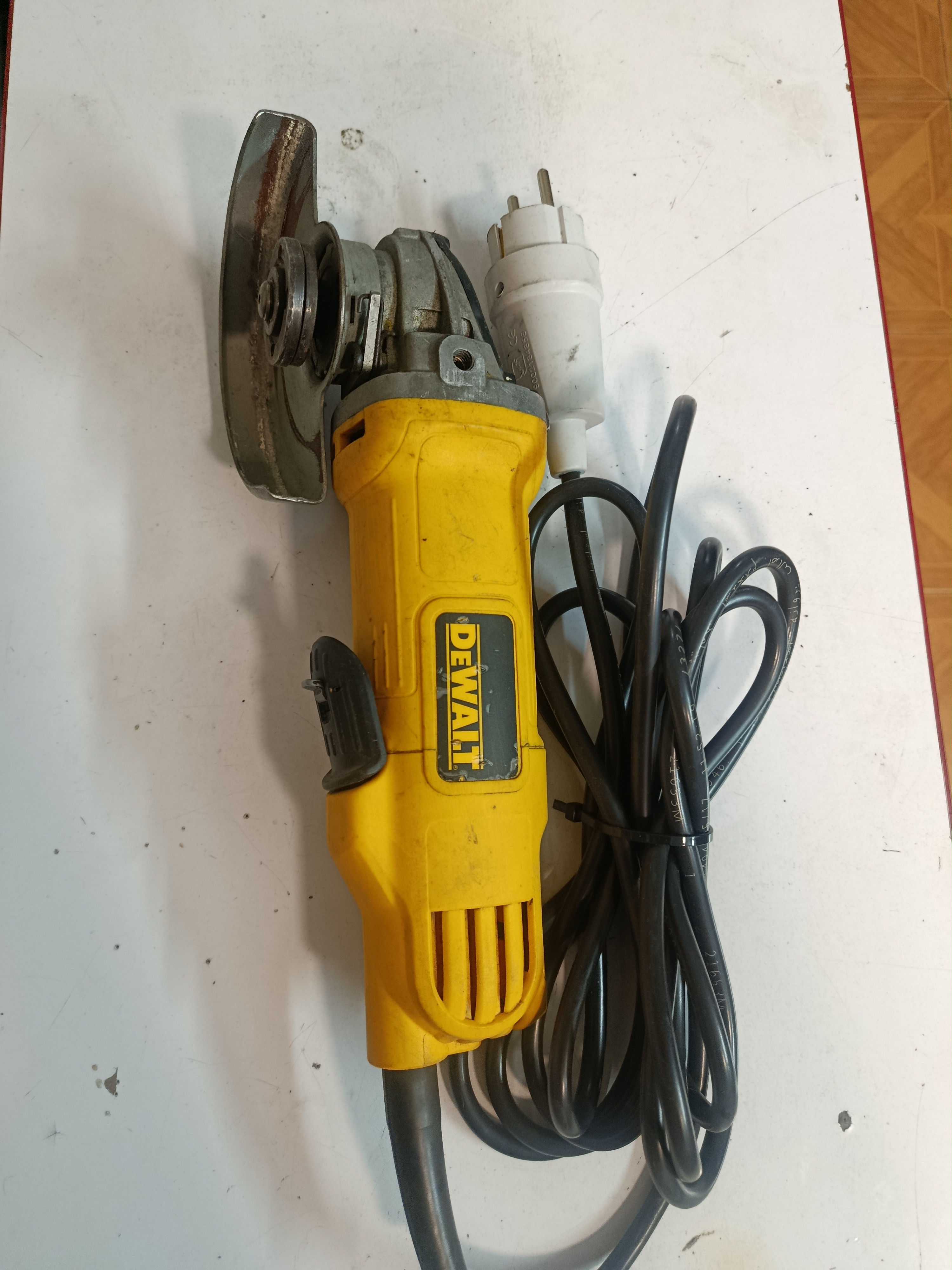 مینی فرز دیوالت DWE4120 استوک